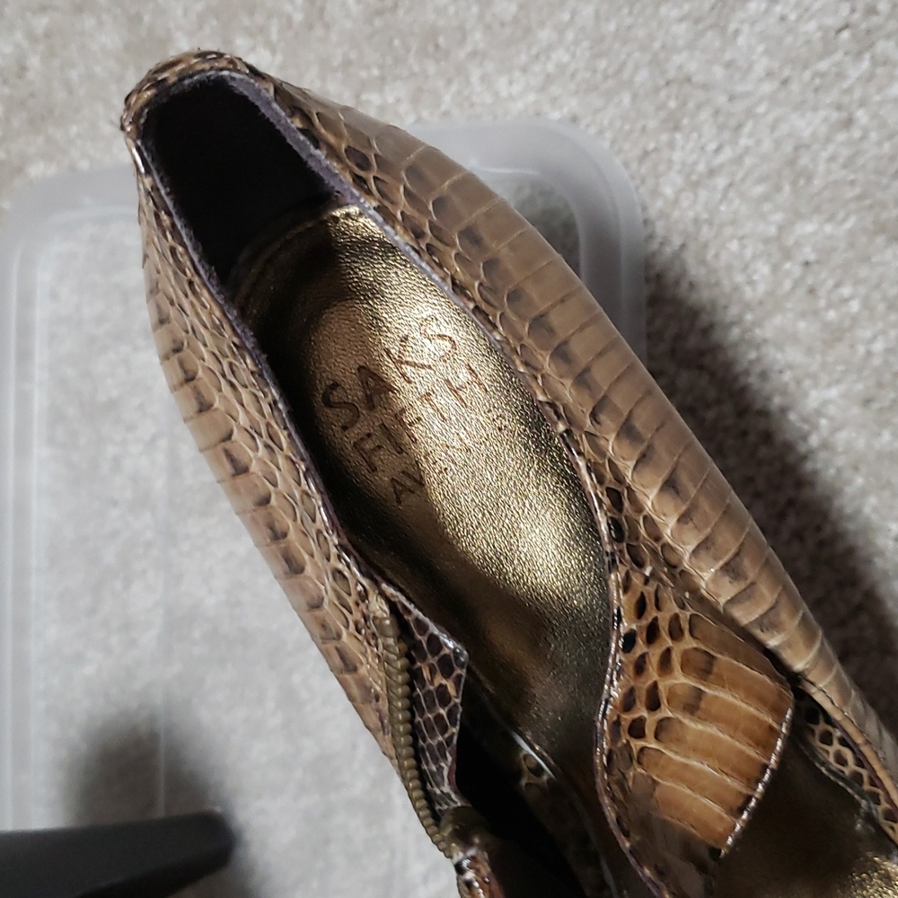 Brown snakeskin Saks 5th Ave pumps